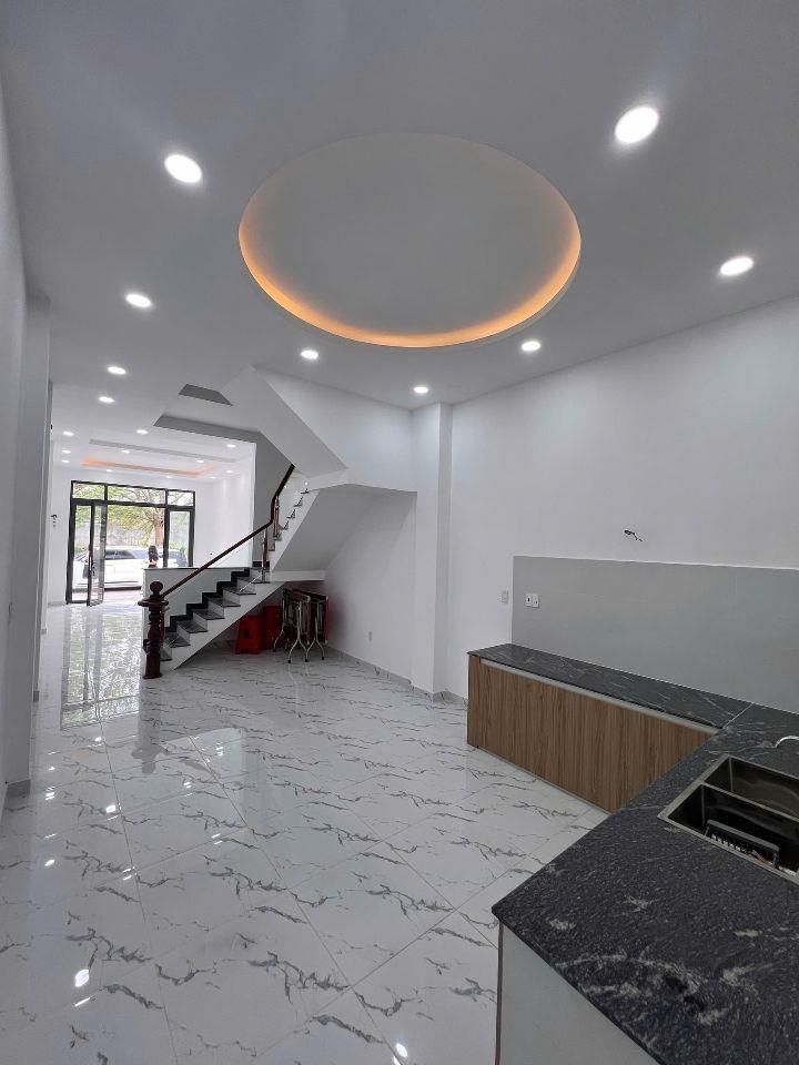 CHÍNH CHỦ CẦN BÁN GẤP NHÀ 3PN - 3WC - VỊ TRÍ GIÁP BÌNH CHÁNH TP.HCM