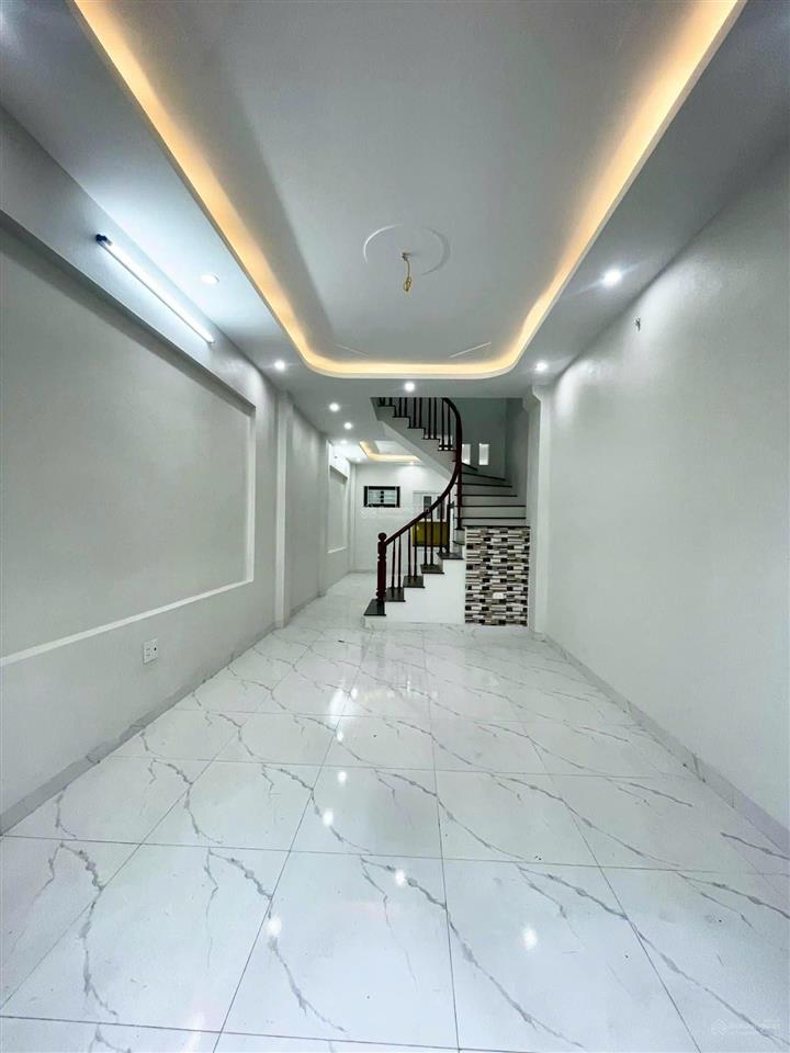 Khách hàng đi xem căn này chắc chắn ưng nhà ngõ thông vị trí đẹp diện tích khá rộng giá đảm bảo tốt