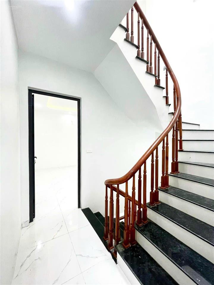 Khách hàng đi xem căn này chắc chắn ưng nhà ngõ thông vị trí đẹp diện tích khá rộng giá đảm bảo tốt