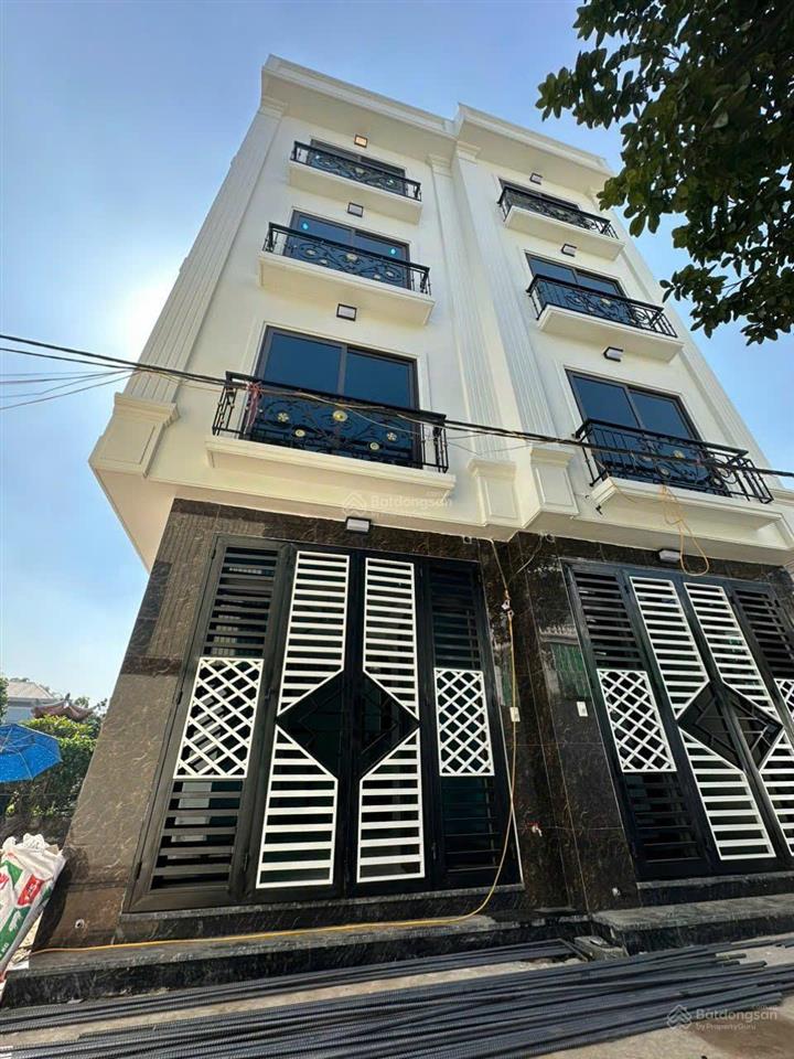 Khách hàng đi xem căn này chắc chắn ưng nhà ngõ thông vị trí đẹp diện tích khá rộng giá đảm bảo tốt