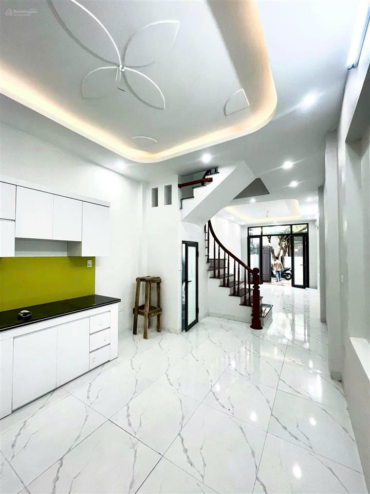 Khách hàng đi xem căn này chắc chắn ưng nhà ngõ thông vị trí đẹp diện tích khá rộng giá đảm bảo tốt