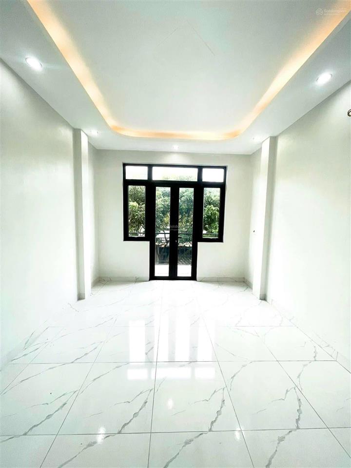 Khách hàng đi xem căn này chắc chắn ưng nhà ngõ thông vị trí đẹp diện tích khá rộng giá đảm bảo tốt