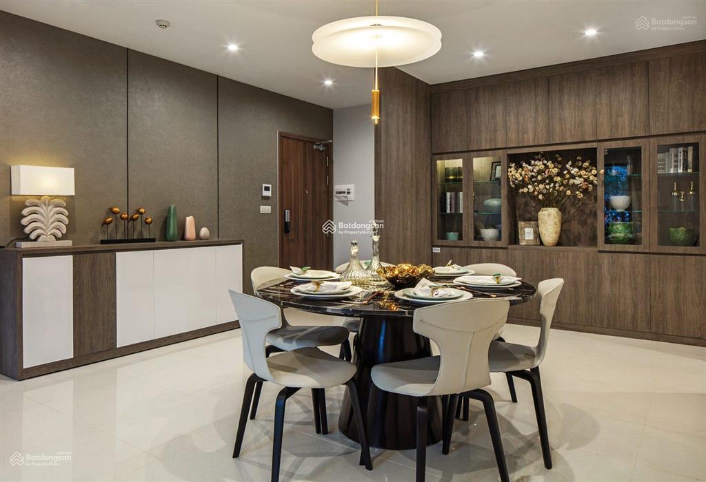 Chính chủ bán gấp chcc sky center. phổ quang dt 139m2, 3pn, 3wc giá 11 tỷ.  0934 144 *** hương