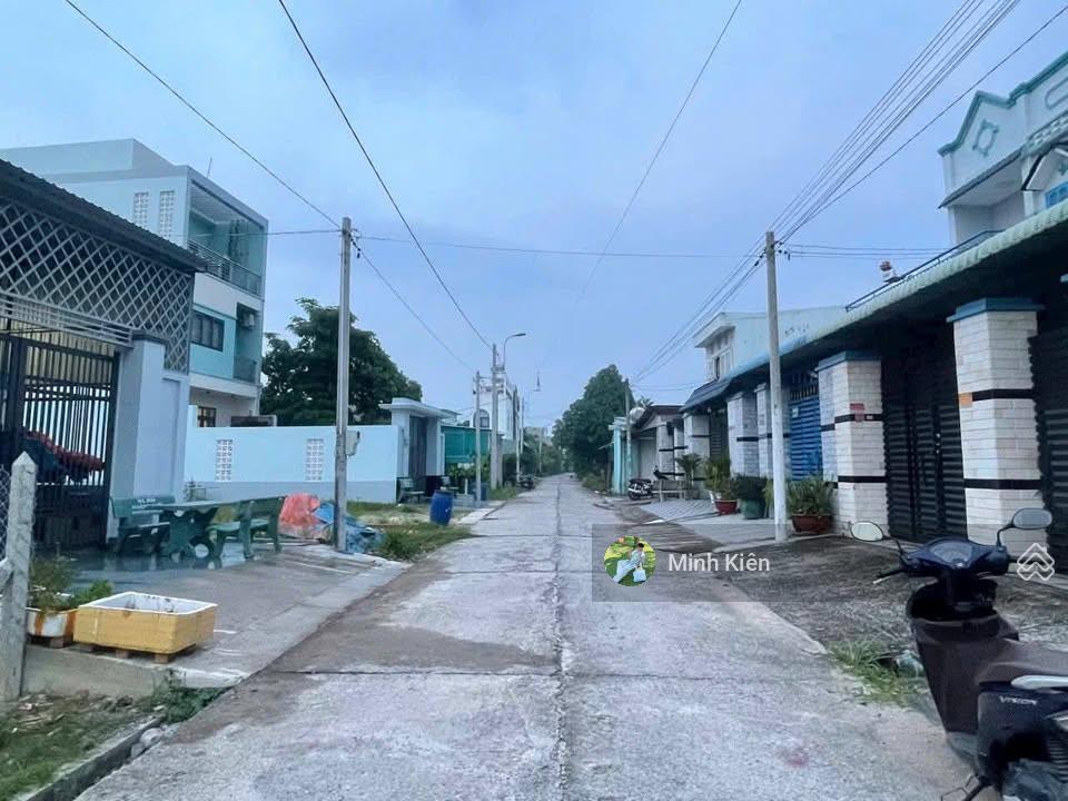 Bán nhanh đất giá 1 tỷ 350 đường trần văn chẩm,tân thông hội ngay vinhome sg park , shr , dt 201m2