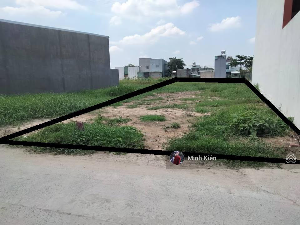 Lô đất cực đẹp đối diện kcn trảng bàng , dt 238m2/ 840tr , ql22 đi vào 100m , sổ hồng riêng .