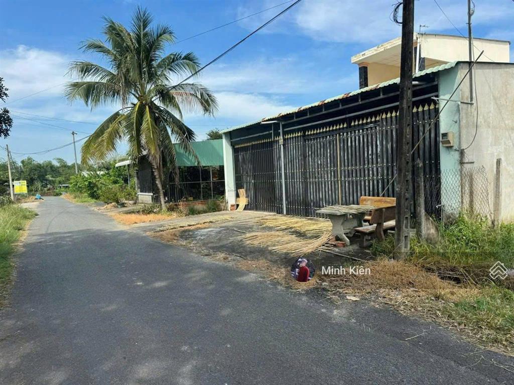 Chủ cần bán gấp 1 lô 100m2 ngay đường nguyễn thị lắng, xã tân phú trung, giá 1 tỷ còn thương lượng.