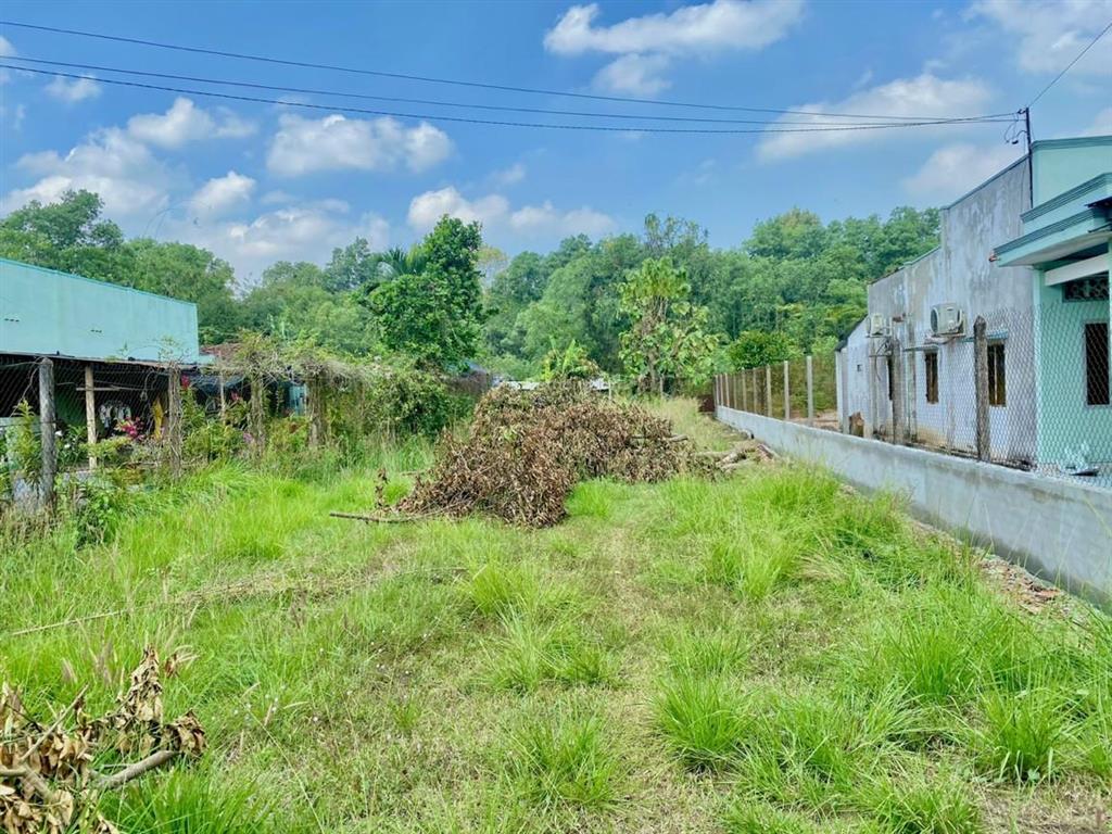 Mặt tiền nguyễn văn khạ, 10x43=436m2 có 200m2 thổ cư, sổ riêng, giá 3.4 tỷ