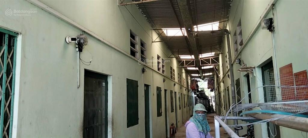 Dãy trọ cũ kcn tây bắc, 10x38m tổng 380m2, 16 phòng, sổ hồng riêng, đường 12m
