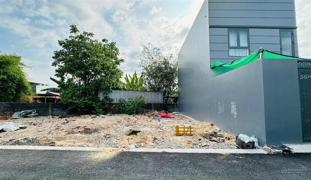 Sát vách vin hóc môn. chủ ngộp cần ra gấp 114,6m2 1,1 tỷ sổ hồng riêng, xây dựng tự do