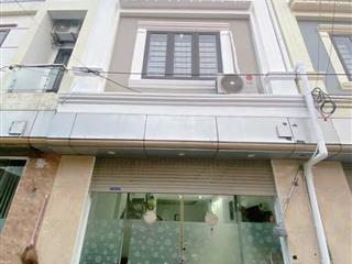 Bán nhà 2 tỷ 1 phạm văn sáng, bà điểm  hóc môn 87m², sổ riêng