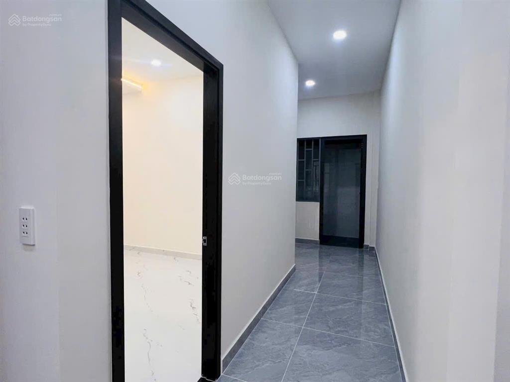 Nhà mới xây trệt 1 lầu  5x20m 100m2  hoàn công  giá 3tỷ690  long hậu