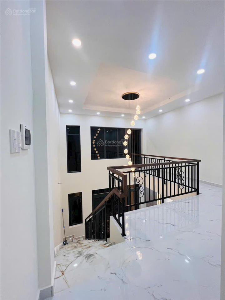 Nhà mới xây trệt 1 lầu  5x20m 100m2  hoàn công  giá 3tỷ690  long hậu