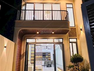 Nhà mới xây trệt 1 lầu 5x20 100m2  hoàn công  giá 3ty690  long hậu
