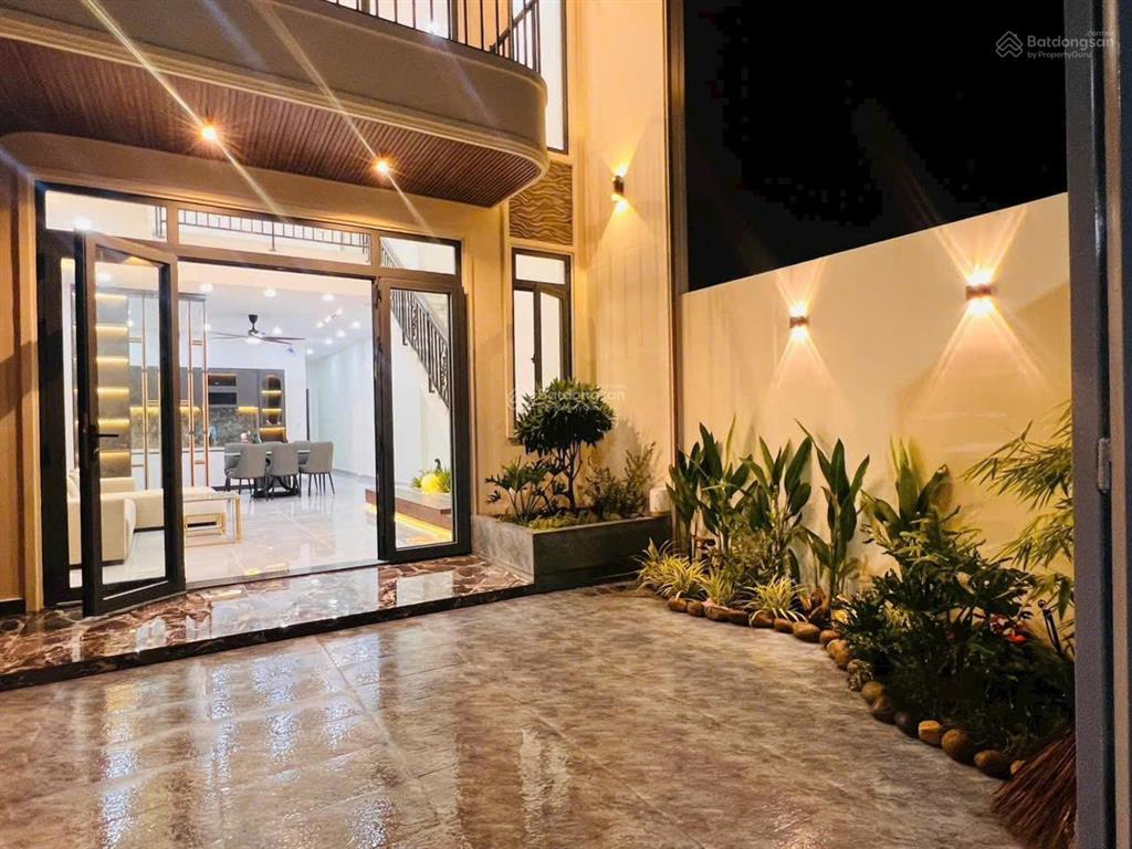 Nhà mới xây trệt 1 lầu  5x20m 100m2  hoàn công  giá 3tỷ690  long hậu