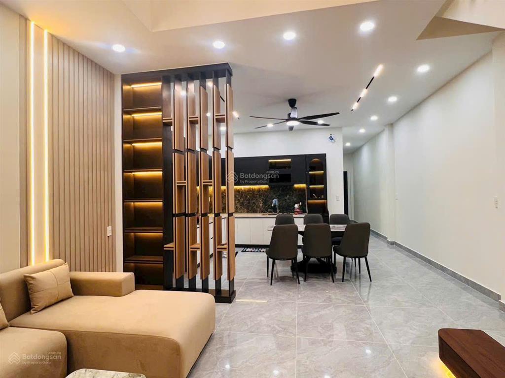 Nhà mới xây trệt 1 lầu  5x20m 100m2  hoàn công  giá 3tỷ690  long hậu
