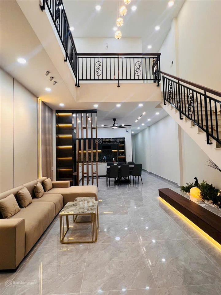 Nhà mới xây trệt 1 lầu  5x20m 100m2  hoàn công  giá 3tỷ690  long hậu