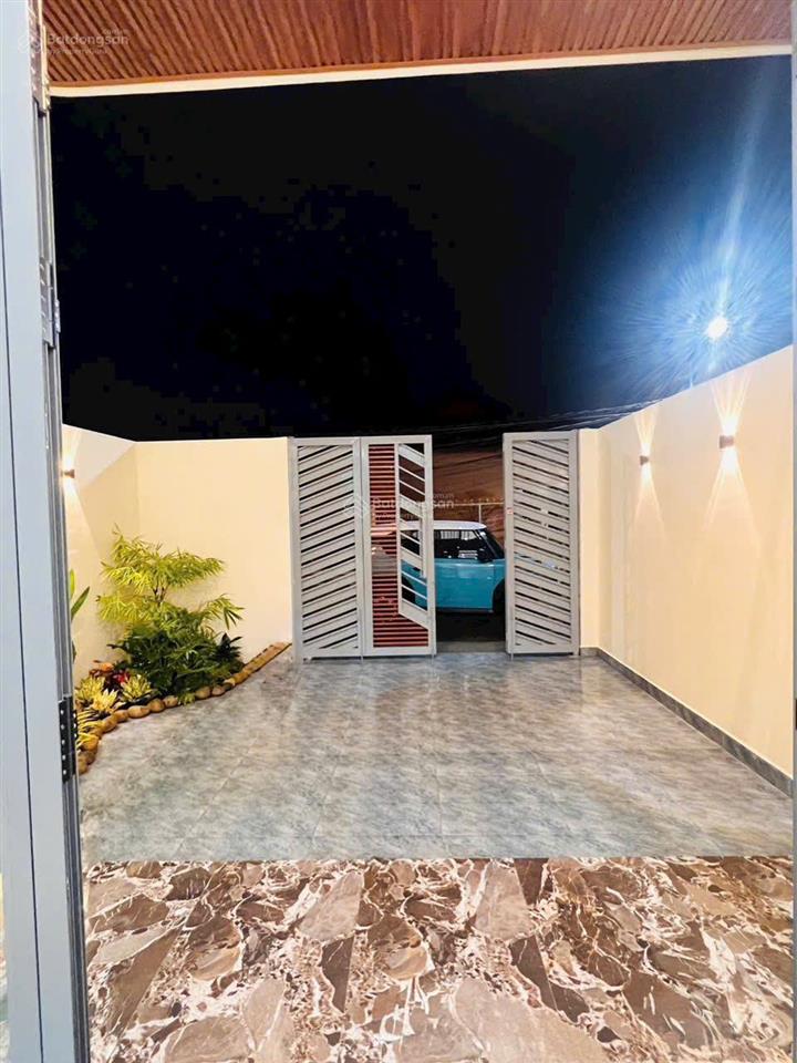 Nhà mới xây trệt 1 lầu  5x20m 100m2  hoàn công  giá 3tỷ690  long hậu