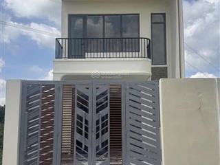 Nhà mới xây 5x20  2 tầng hoàn công  giá 3 tỷ 6  ô tô tới nhà  long hậu