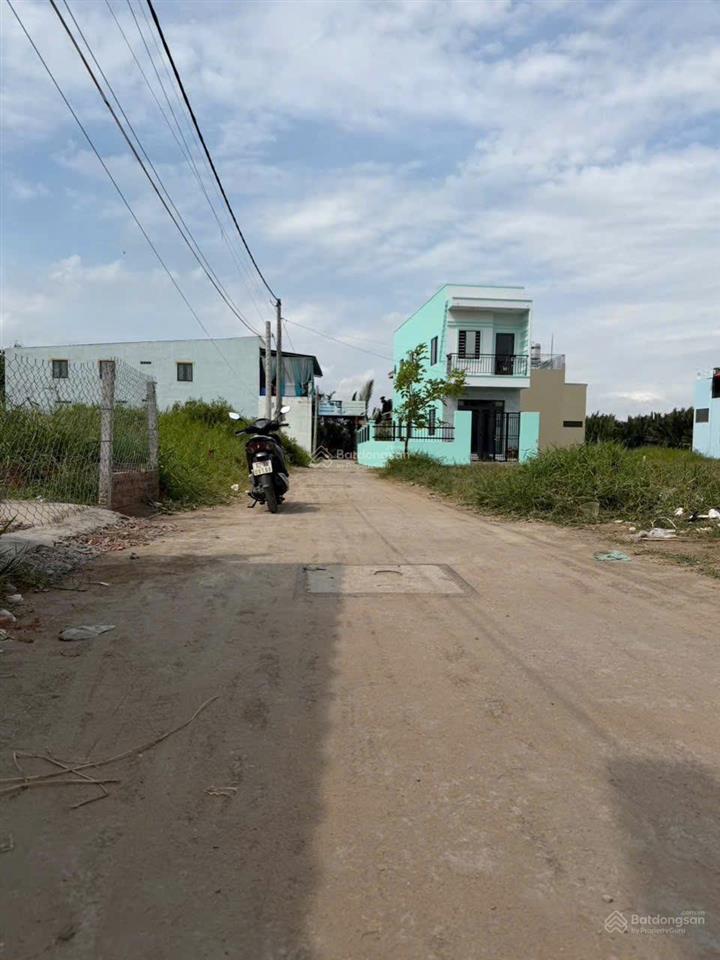 83m² đất thổ cư xdtd  giá 1 tỷ 450  hẻm xe hơi tới đất  ấp 2 long hậu