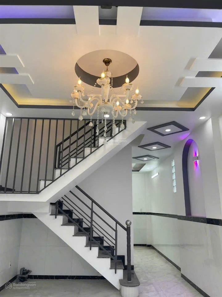 Nhà sổ riêng 2 tỷ 5  4 tầng, hỗ trợ vay bank  long hậu đường đt 826c