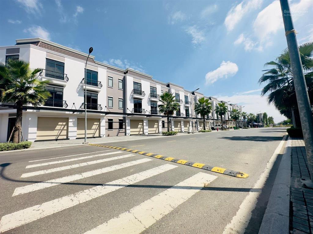 Cần cho thuê căn biệt thự, full nội thất, tại phúc an city, ngay khu xuyên á, 0903 368 ***