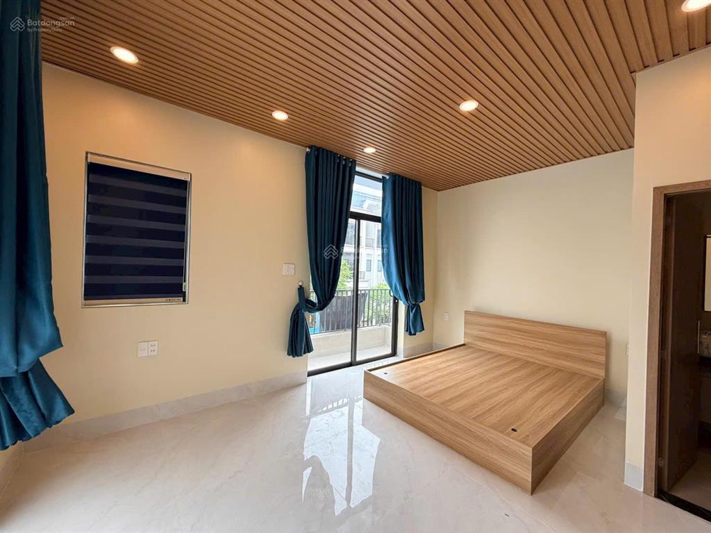 Cho thuê nhà mới, full nội thất, 4 pn, 5 tolet, nhà chưa qua sd 0903 368 ***