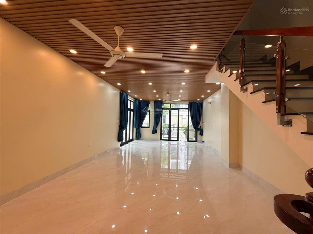 Cho thuê nhà mới, full nội thất, 4 pn, 5 tolet, nhà chưa qua sd 0903 368 ***