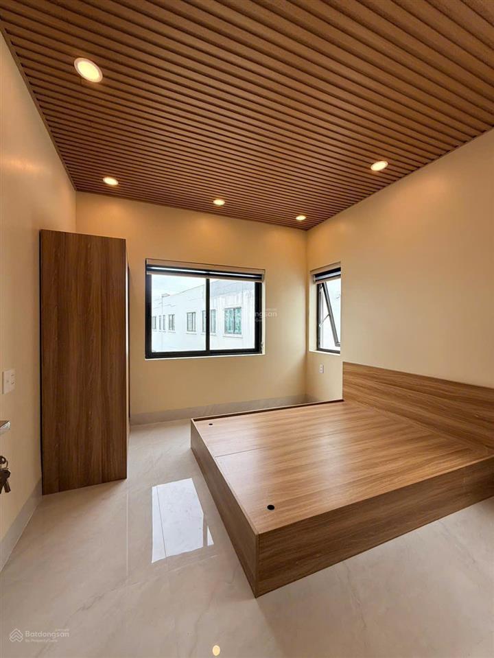 Cho thuê nhà mới, full nội thất, 4 pn, 5 tolet, nhà chưa qua sd 0903 368 ***