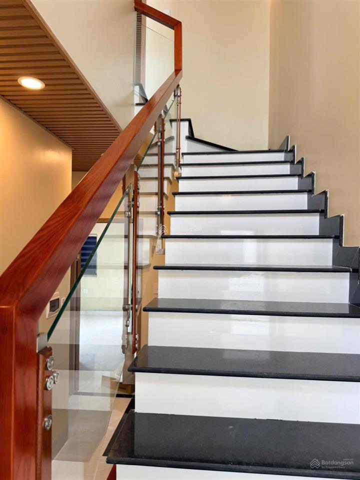 Cho thuê nhà mới, full nội thất, 4 pn, 5 tolet, nhà chưa qua sd 0903 368 ***