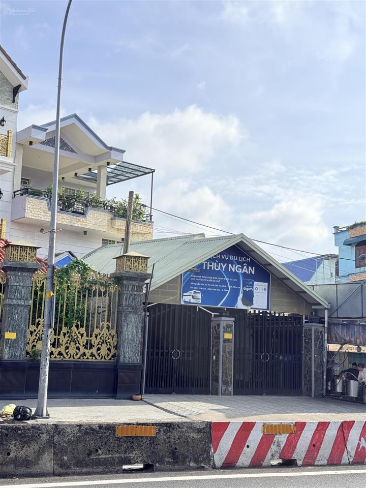 Chính chủ bán nhà mặt tiền đường nguyễn hữu trí, tphcm 204,3m2 (1trệt, 1 lửng, 1 lầu)