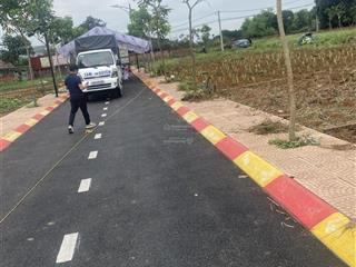 Chính chủ cần bán nô đất diện tích 100m2 cách 50m là 3 trường đại học lớn giá 2x tỷ đường
