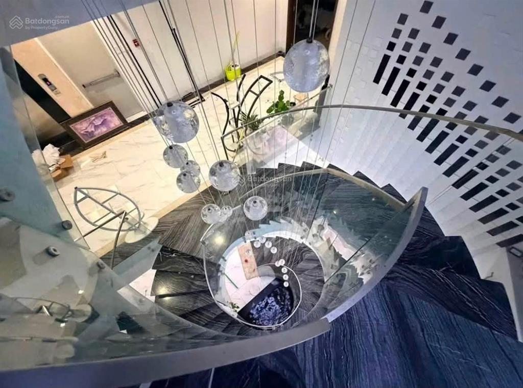Cho thuê tòa nhà 1 hầm 1 trệt 10 lầu, 2 mặt tiền trung tâm vũng tàu
