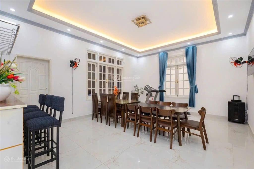 Bán biệt thự gần biển giá ngộp