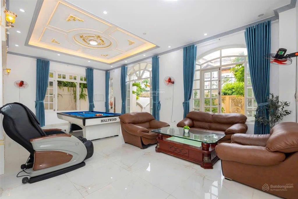Bán biệt thự gần biển giá ngộp