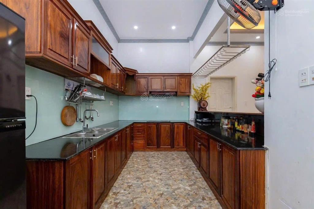 Bán biệt thự gần biển giá ngộp
