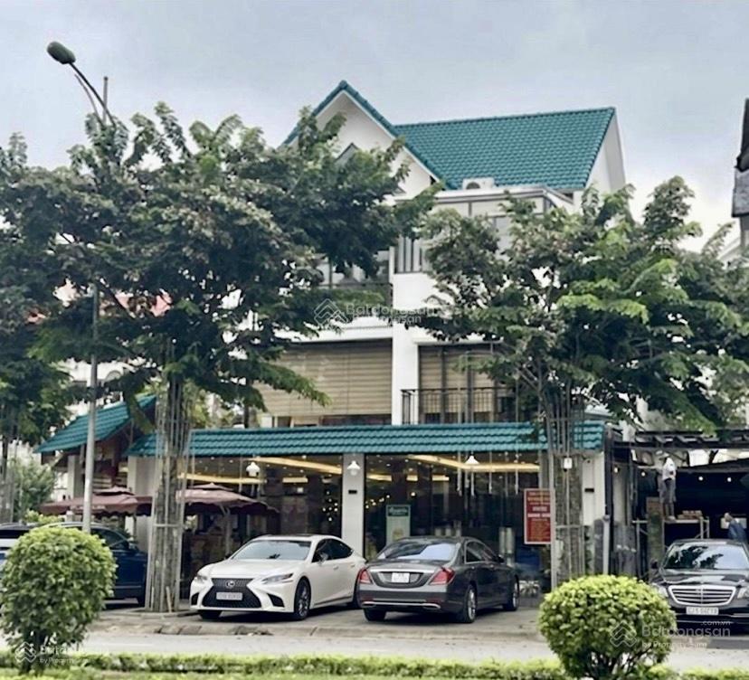 Biệt thự đơn lập thành phố giao lưu  240m²  view hồ  2 mặt ô tô tránh  giá nhỉnh 80 tỷ