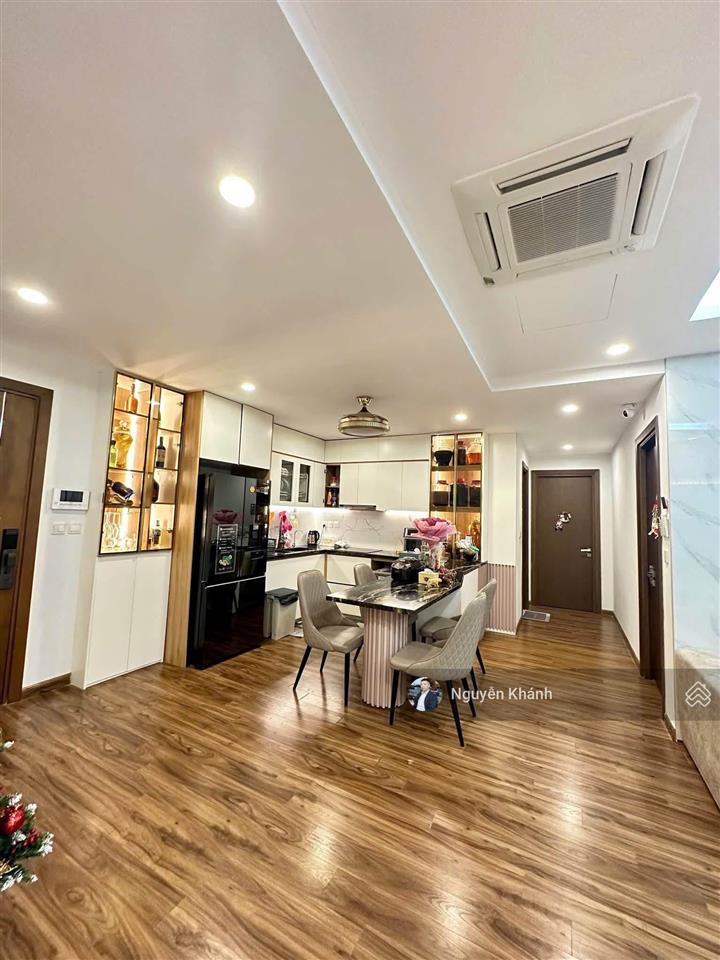 Bán gấp căn hộ the golden palm 120m2  3pn  ban công đông nam  giá nhỉnh 14 tỷ, có slot ô tô