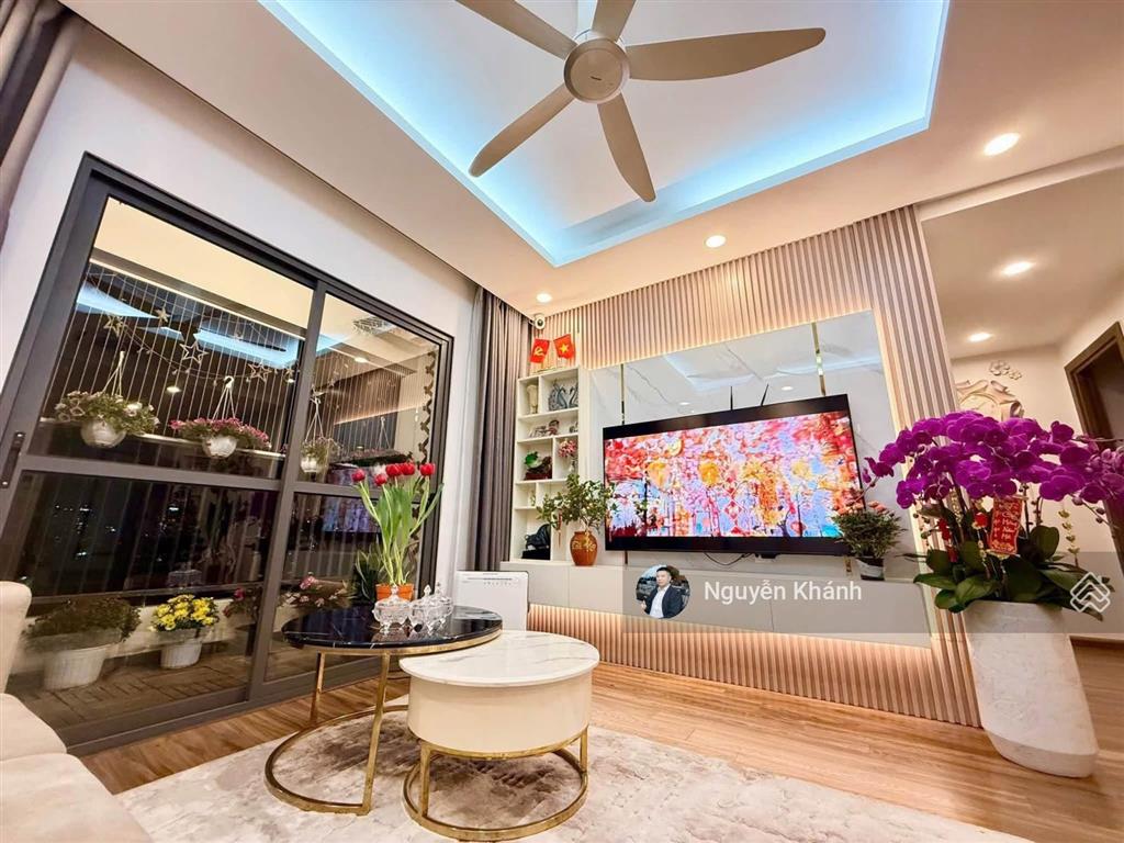 Bán gấp căn hộ the golden palm 120m2  3pn  ban công đông nam  giá nhỉnh 14 tỷ, có slot ô tô