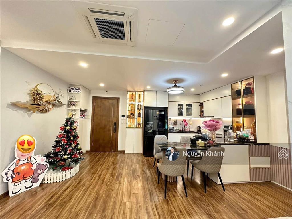 Bán gấp căn hộ the golden palm 120m2  3pn  ban công đông nam  giá nhỉnh 14 tỷ, có slot ô tô
