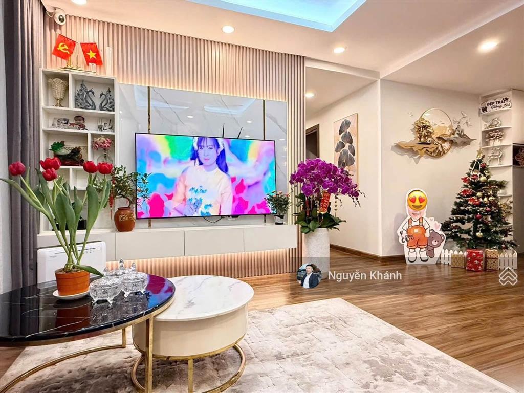 Bán gấp căn hộ the golden palm 120m2  3pn  ban công đông nam  giá nhỉnh 14 tỷ, có slot ô tô