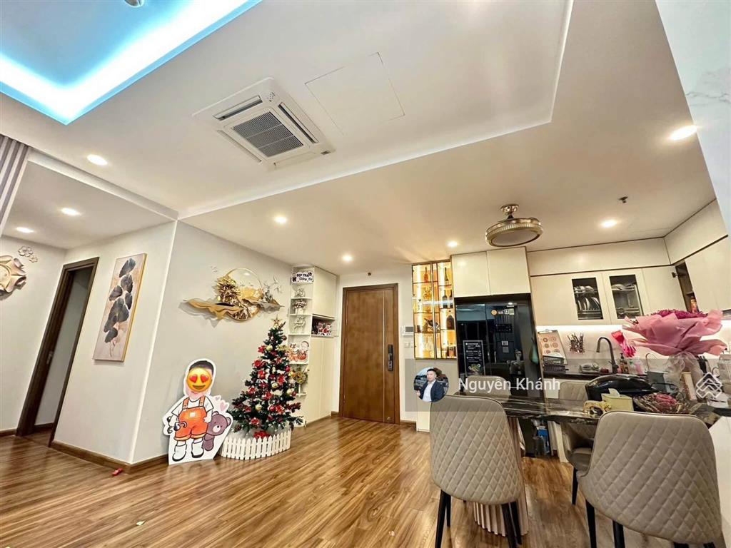 Bán gấp căn hộ the golden palm 120m2  3pn  ban công đông nam  giá nhỉnh 14 tỷ, có slot ô tô