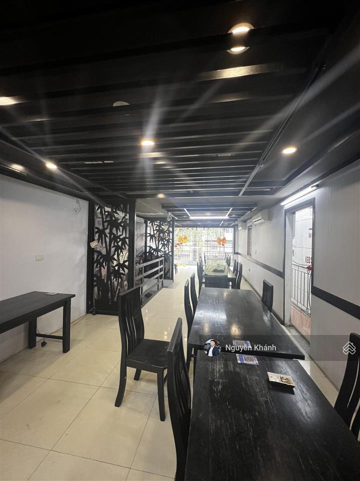 3x tỷ  mặt phố thi sách  lô góc  62m2 mặt tiền 4.2m  trung tâm, 5 phút di chuyển đến hồ gươm