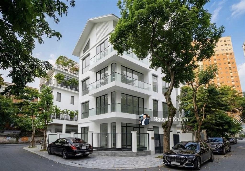 Nhỉnh 50 tỷ  biệt thự lô góc hoàng quốc việt  125m  2 mặt tiền  khu biệt thự vip cầu giấy