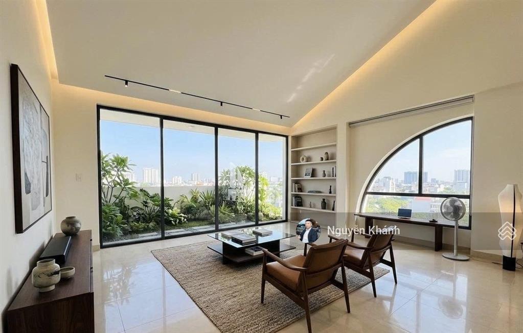 Nhỉnh 50 tỷ  biệt thự lô góc hoàng quốc việt  125m  2 mặt tiền  khu biệt thự vip cầu giấy
