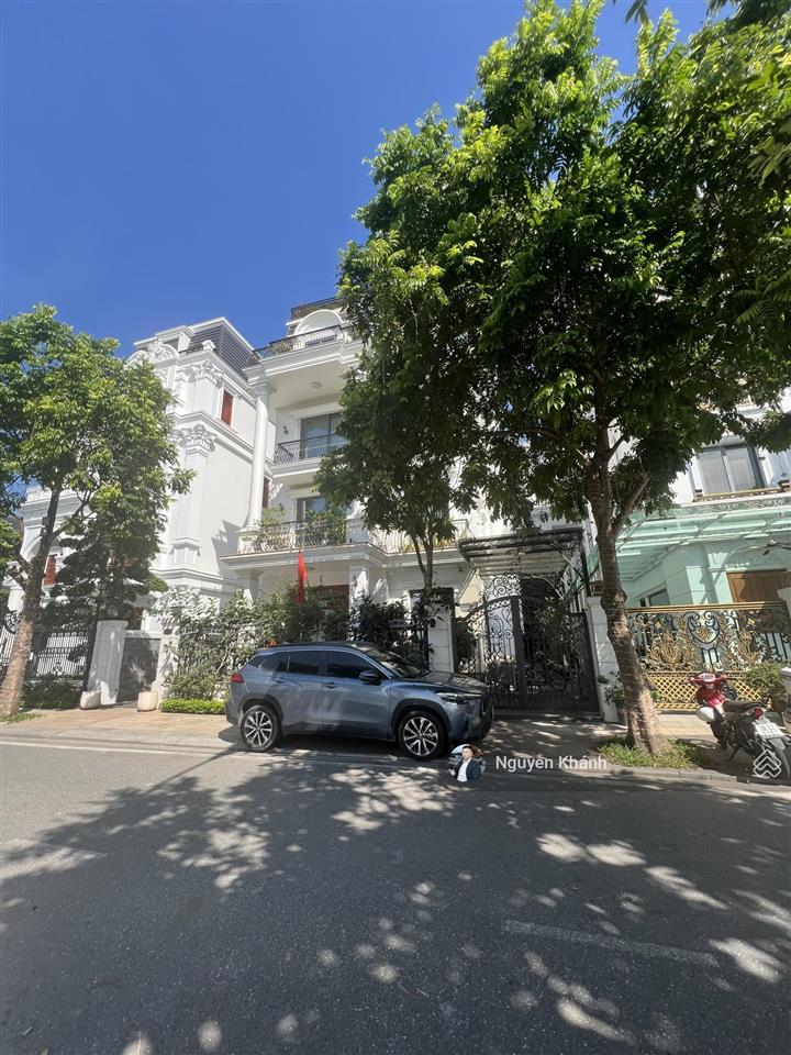Hàng hiếm. biệt thự vinhomes green bay mễ trì view hồ 8ha  148m2  6 tầng  khu sống đẳng cấp