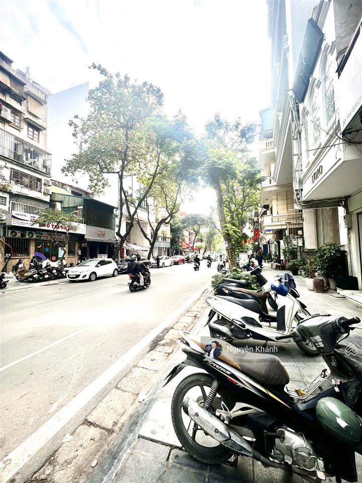 Giá 39.8 tỷ  mặt phố thi sách  lô góc  62m2  trung tâm hai bà trưng