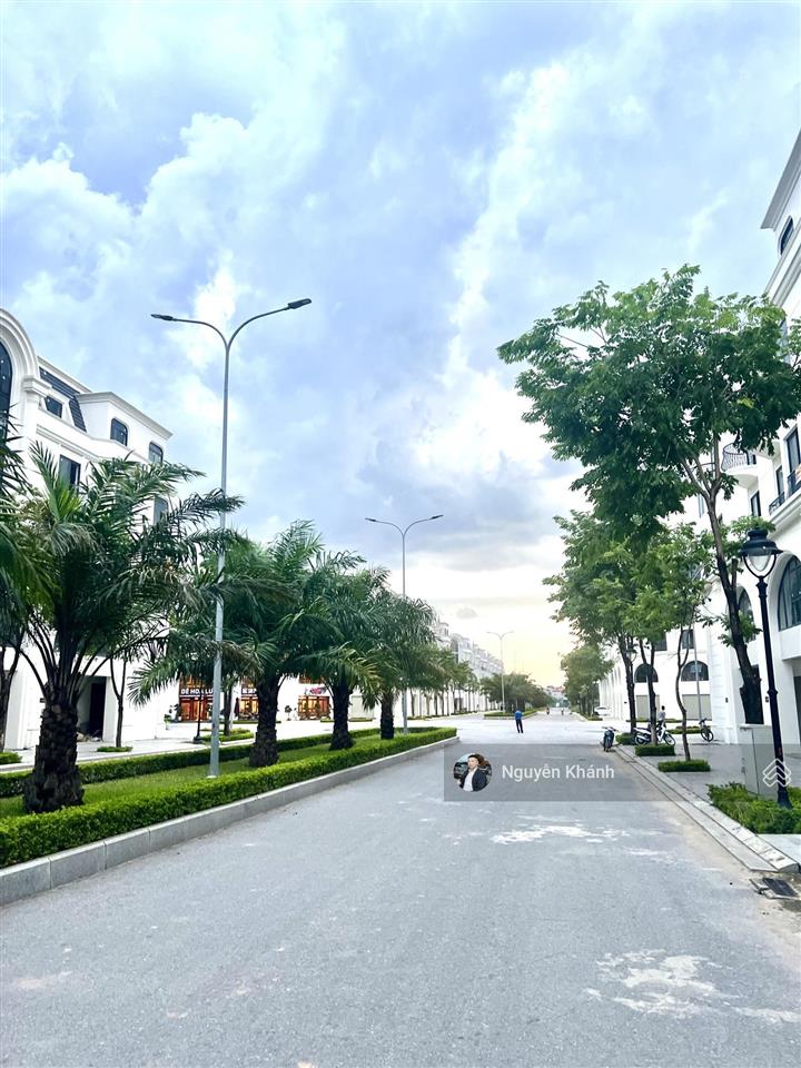 Bán gấp căn góc hinode royal park 205m2  mt 11.5m  5 tầng  3 mặt thoáng giá chỉ hơn 100tr/m2