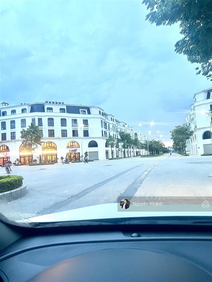 Bán gấp căn góc hinode royal park 205m2  mt 11.5m  5 tầng  3 mặt thoáng giá chỉ hơn 100tr/m2