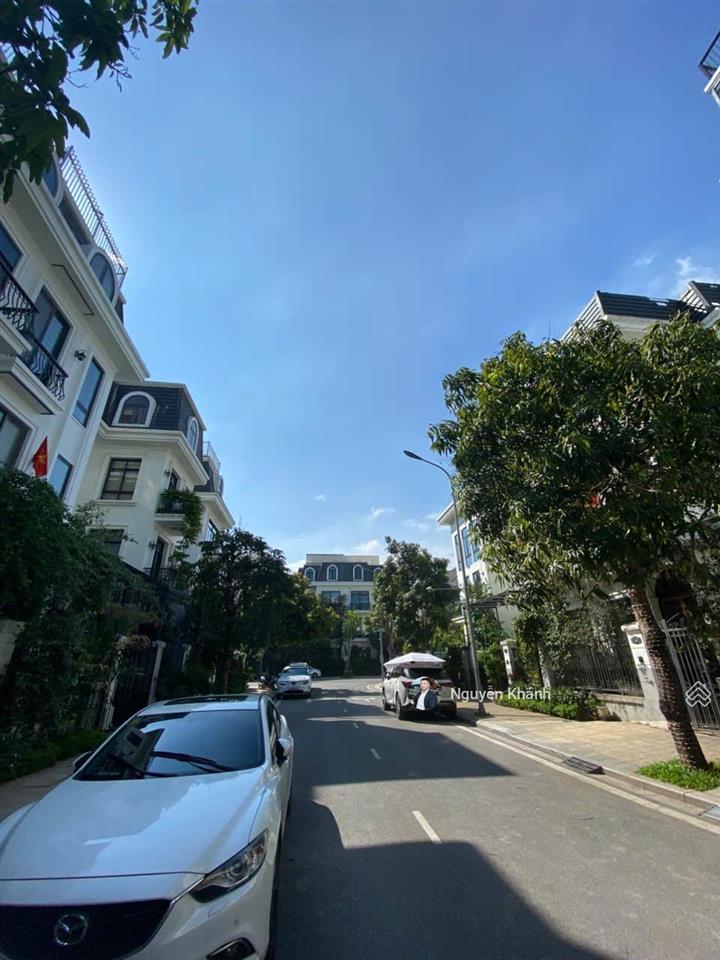 Hàng hiếm. biệt thự vinhomes green bay mễ trì view hồ 8ha  148m2  6 tầng  khu sống đẳng cấp
