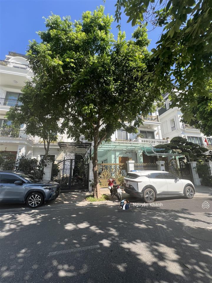 Hàng hiếm. biệt thự vinhomes green bay mễ trì view hồ 8ha  148m2  6 tầng  khu sống đẳng cấp
